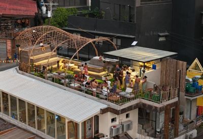 Exterior image of Calle Hama, Townsquare