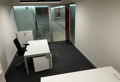Private office at Pol Center, Esentepe, Ecza Sokağı No: 4/42, Istanbul with white desk and black chair.