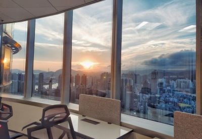 Meeting area with a spectacular sunset view over the city skyline.