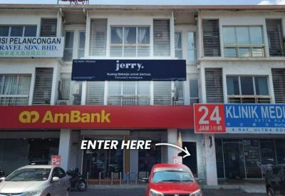 Exterior view of Jerry Setia Alam located above an AmBank branch on Jalan Setia Prima.