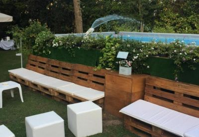Outdoor communal terrace at 373 Gangnam-daero with pallet seating and a fountain.
