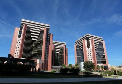 Exterior view of the geometric multi-tower EGS Business Park, B1 Blok No:1 under a clear blue sky.