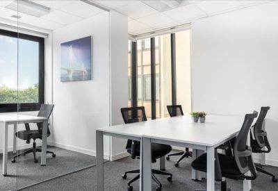 Spacious open-plan workspace at Kısıklı Cd No:28, Altunizade. , Üsküdar/İstanbul with multiple white desks.