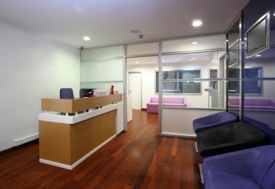 Reception lobby at Maslak Mahallesi eydan Sokak No 1 with a wood-paneled desk and blue seating area.