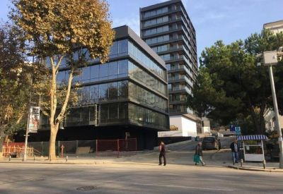 Exterior view of the modern glass-facade building at Suadiye Mahallesi, Bağdat Cd, No: 399.
