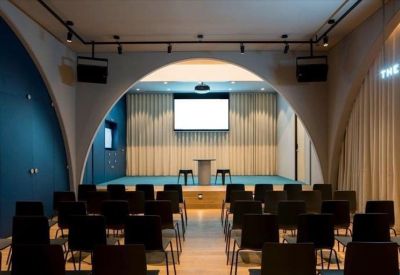 Auditorium style presentation space with an arched wall and tiered seating.