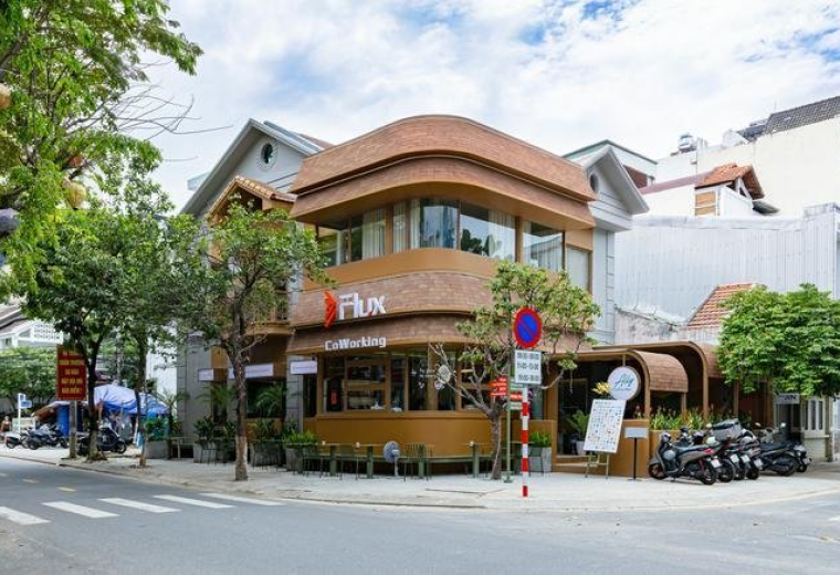 Exterior building view of Flux Coworking at 63, Tạ Mỹ Duật, An Hải, Sơn Trà.