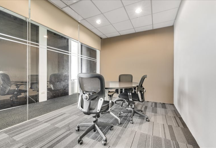 Victoria de Makati, Dela Rosa Street, Barangay Pio Del Pilar, Metro Manila