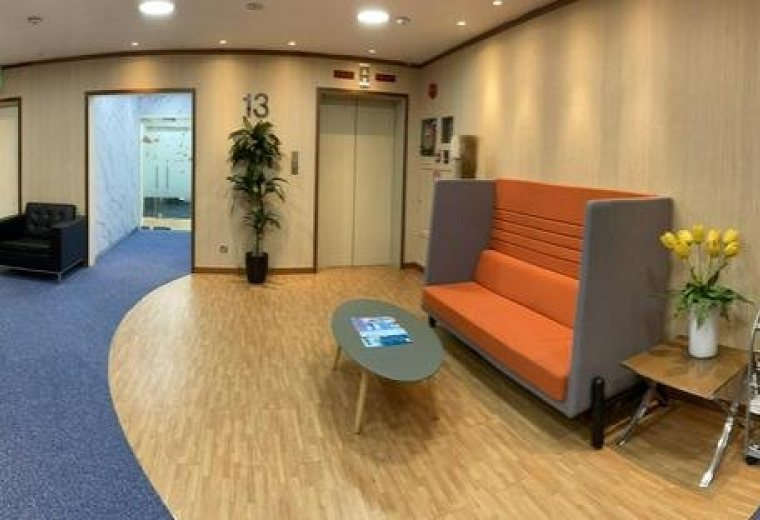 Spacious reception area and elevator lobby at 07-01 The Octagon, 105 Cecil Street.