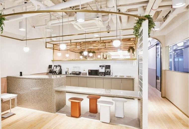 Modern communal kitchen at 81, Banpo-daero 30-gil, Kyodae, Seoul featuring a stone bar and hanging globe lights.