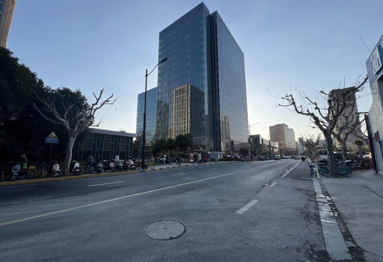 Exterior view of the glass-facade Building 1 at Lane 339, Tongpu Road.