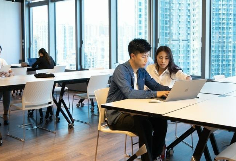 Spacious open-plan workspace at Dah Sing Financial Centre featuring natural light and city views.