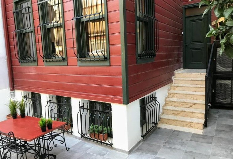 9 Selamet Sokak, Muratreis Mahallesi, Üsküdar, Istanbul