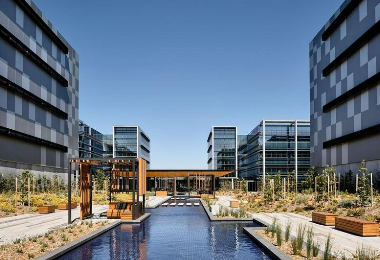 Exterior view of 44 Lakeview Drive, Caribbean Park