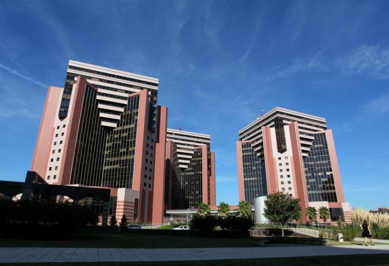 Exterior view of the geometric multi-tower EGS Business Park, B1 Blok No:1 under a clear blue sky.