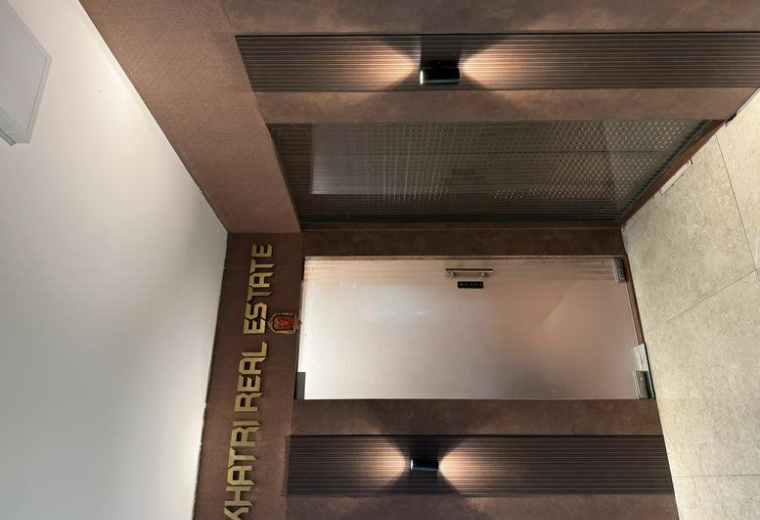 Parasvnath Plaza, Sector-27 2nd Floor Unit-1, Noida