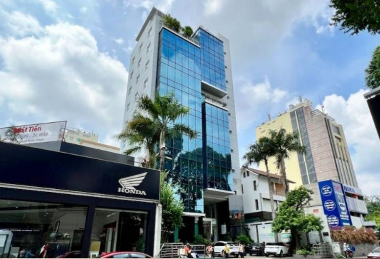 Exterior view of the modern glass-facade building at 151-151Bis, Đường Võ Thị Sáu.