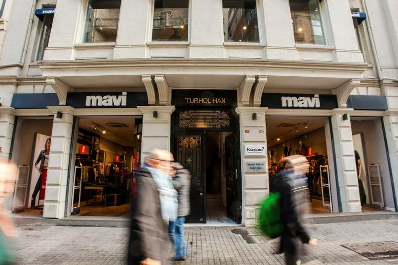 Exterior view of the Turhol Han building entrance at 189 İstiklal Caddesi.