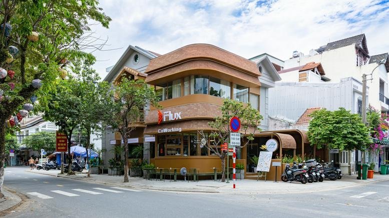 Exterior building view of Flux Coworking at 63, Tạ Mỹ Duật, An Hải, Sơn Trà.