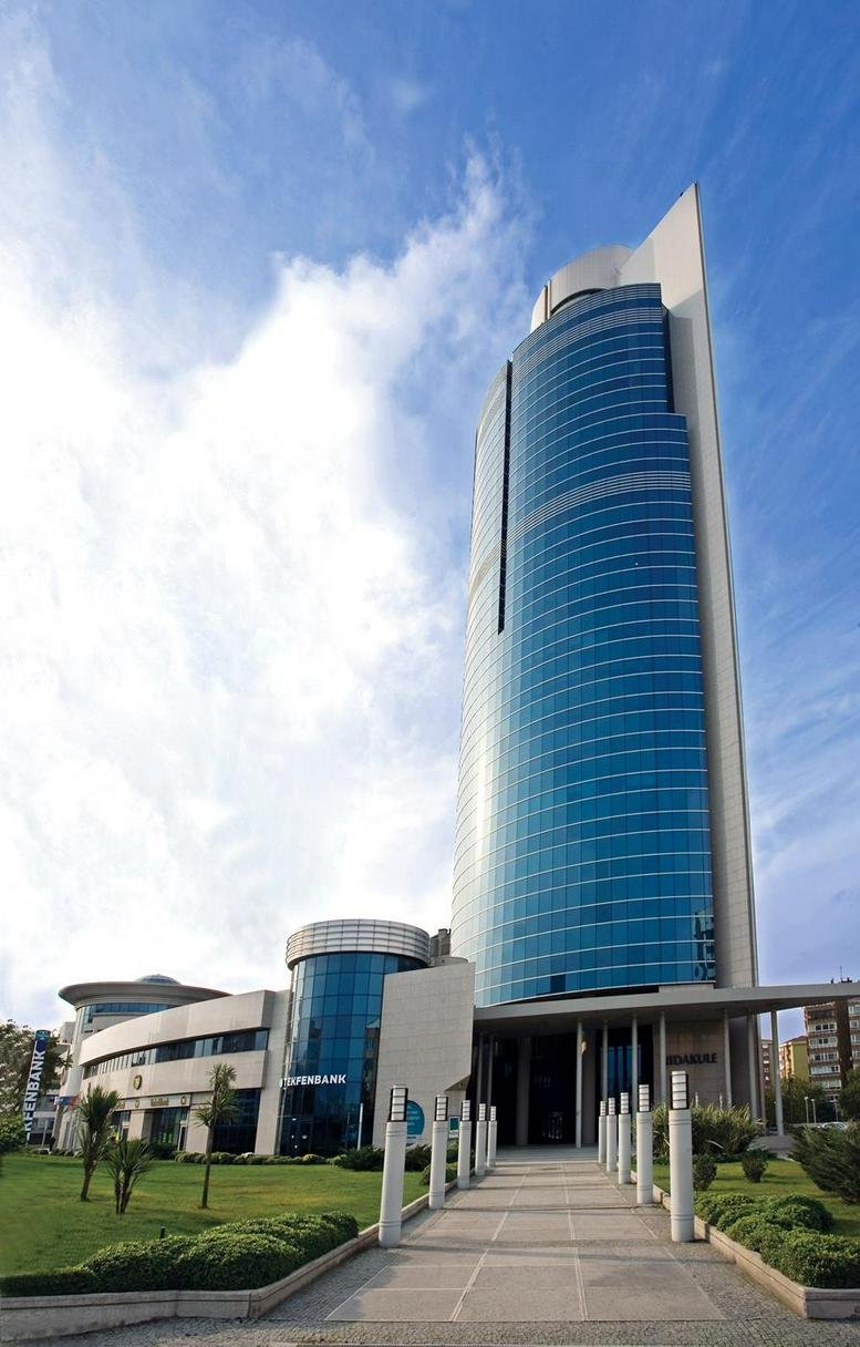 Exterior view of the glass-facade Nida Kule building at Değirmen Sokak, Kozyatağı.