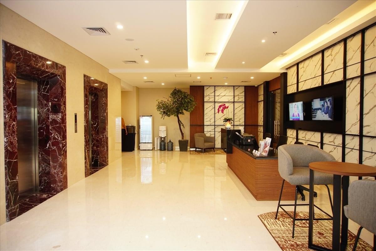 Spacious reception lobby at Mensana Tower Level 5 (Hotel Avenzel) with marble-clad walls and sleek seating.