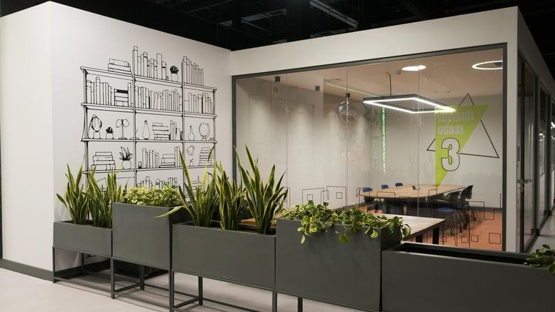 Professional boardroom at Universiteler mah. No: 3, 1597. Caddesi, Zemin Kat, Ankara with potted plants.
