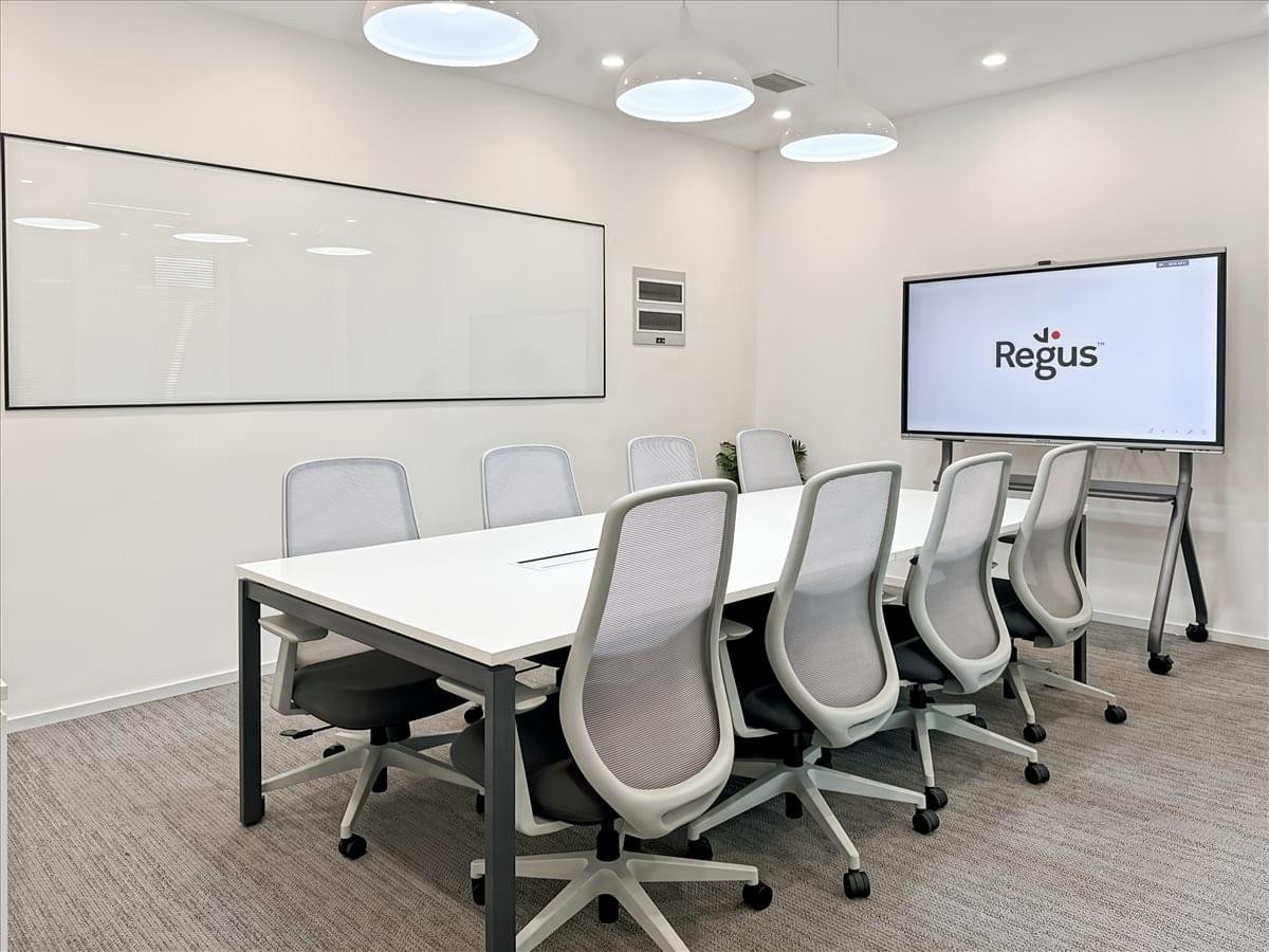 Meeting room with a large screen, whiteboard, and long table at 11/F Intersection of Jingtan and Yanjia Road.