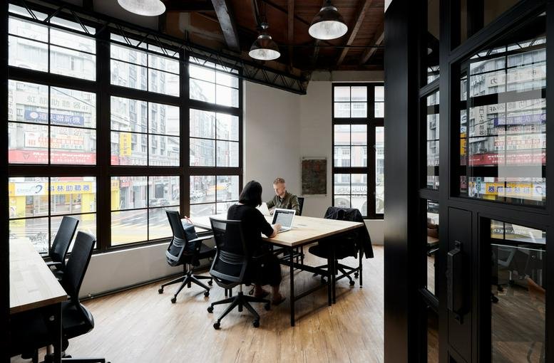 Meeting area at 119, Section 1, Chongqing South Road, Zhongzheng District, Taipei with large windows and vaulted ceilings.