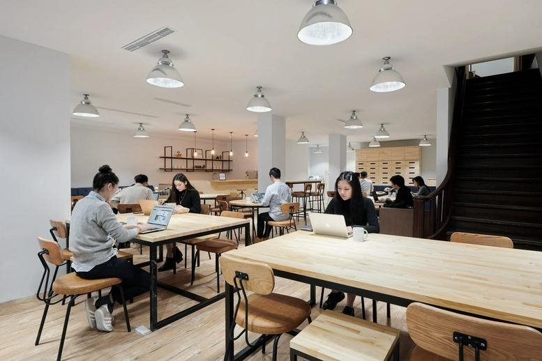 Spacious open-plan workspace at 119, Section 1, Chongqing South Road, Zhongzheng District, Taipei.