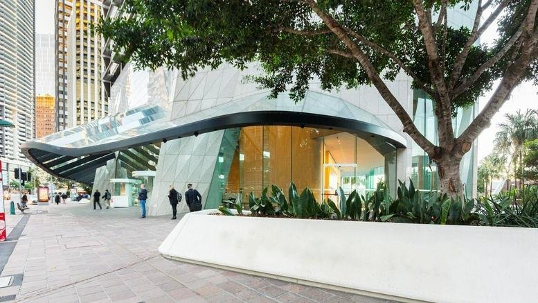 Ground floor entrance and curved glass architectural facade of 123 Eagle Street.