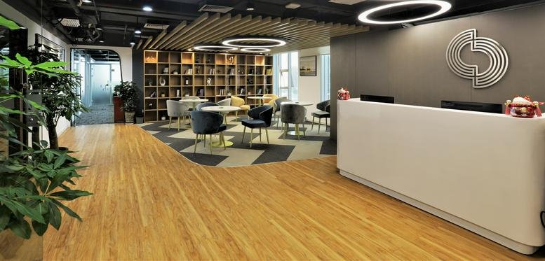 Spacious reception area with a modern desk and lounge seating at East Tower, Fortune Plaza.