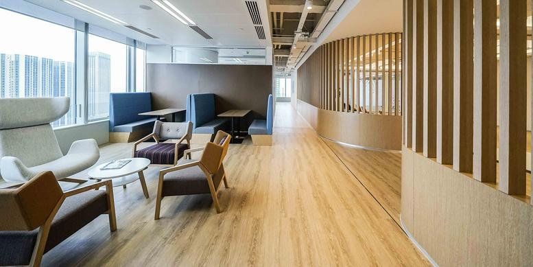 Spacious lounge at 21F/29F, Huanhui Commercial Plaza with modern seating, wooden floors, and city views.