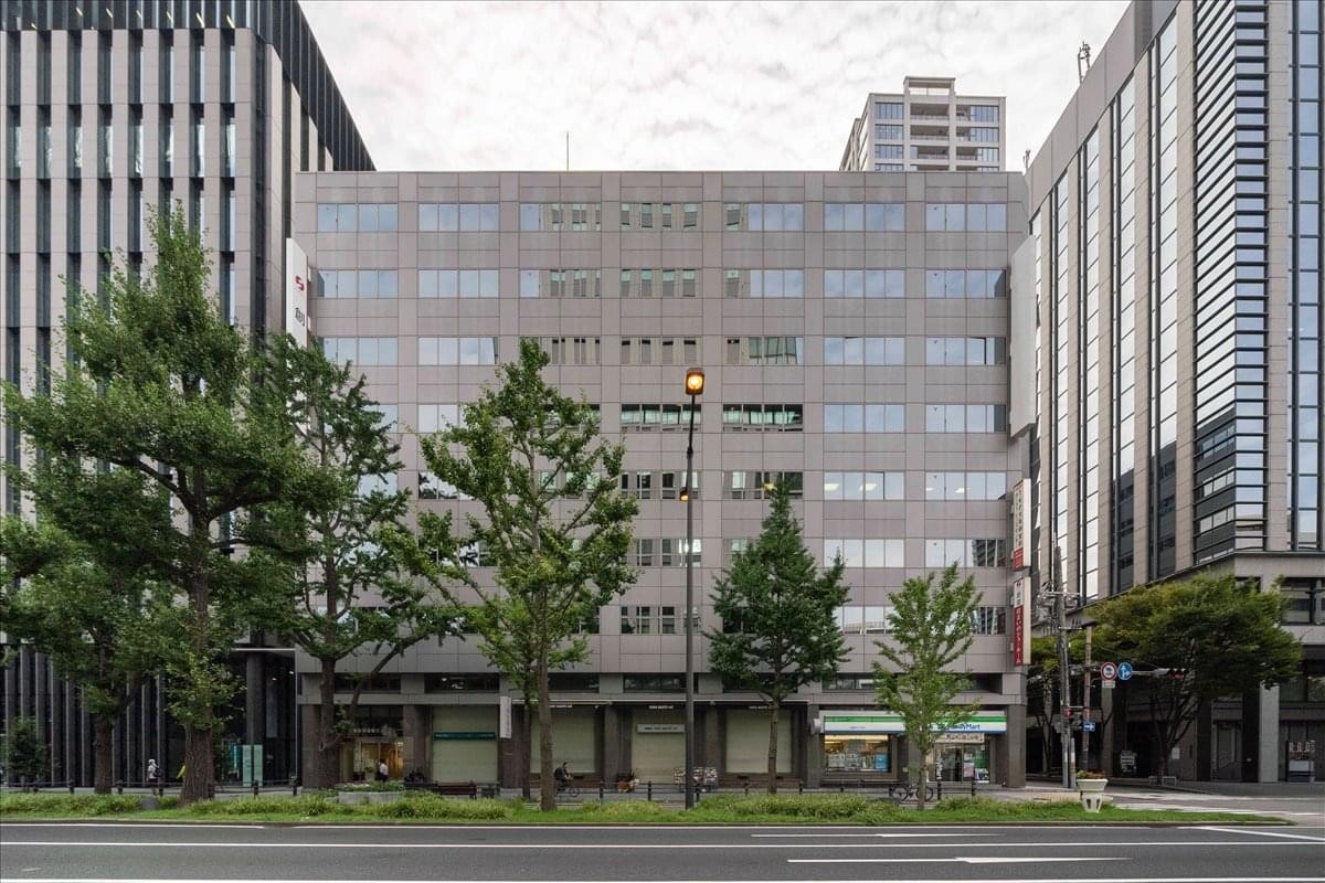 Exterior view of the Soken Midosuji Building with surrounding trees.