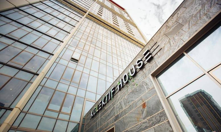 Exterior view of the modern stone and glass facade at 42 Maslak.