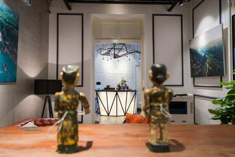 Bright reception area at 8 Trang Thi, 3-4th Floor, Hanoi featuring wooden decor and traditional figurines.