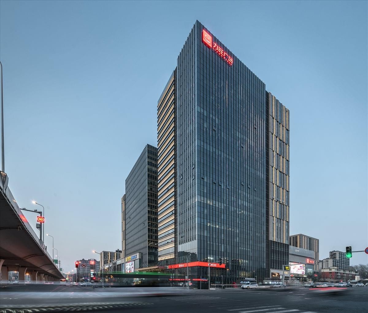 Exterior view of the glass-facade Liwang Square building at the intersection of Qianjin and Fanrong.