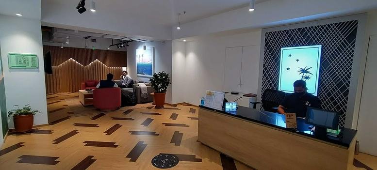 Spacious reception area of Express Towers, Marine Drive, Nariman Point, Mumbai with patterned wood flooring.