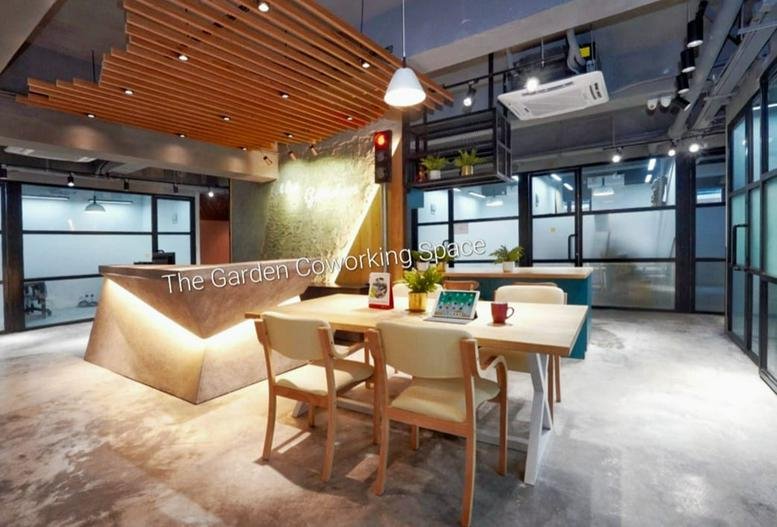 Reception area at Tai Cheong Fty Bldg with wood slat ceiling and warm-lit angular front desk.
