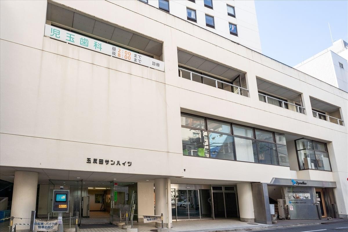 Exterior view of the Gotanda Sun Heights building entrance and multi-story facade.