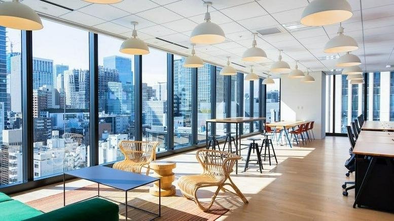 Spacious sunlit lounge with modern seating and floor-to-ceiling city views at Hibiya Fort Tower.