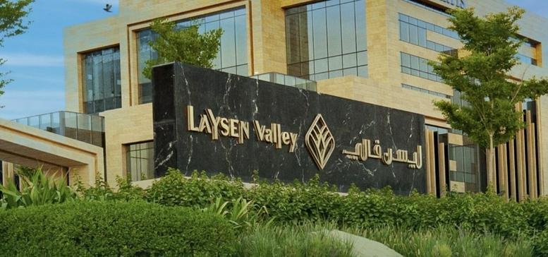 Exterior view of the modern stone and glass facade of Intersection King Khalid & Orouba Road.