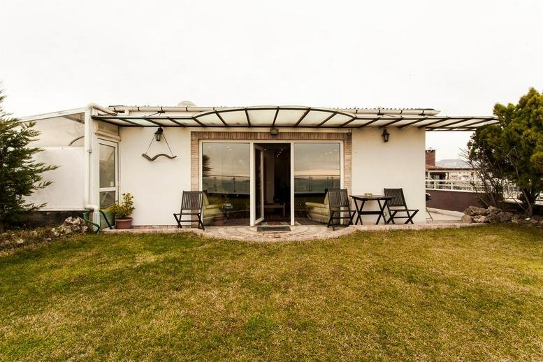 Exterior view of the white villa office at Istasyon Yolu Sk, 3, Altintepe, Maltepe, Istanbul.