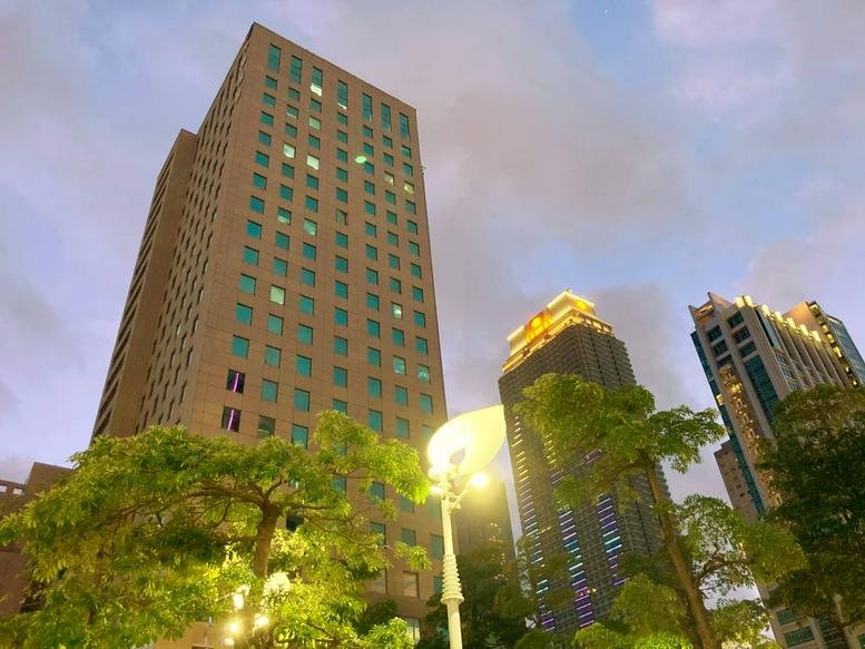Exterior view of the tall high-rise building at 11th Floor, Kaohsiung City.