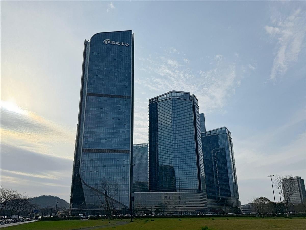 Exterior view of the prominent Tengda Center, showcasing its modern architecture.