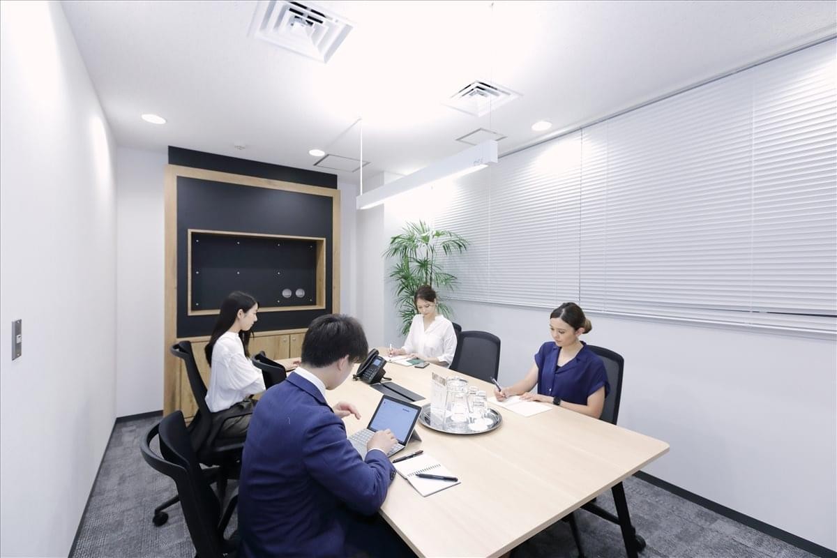 Four-person meeting room at Machida, 1-36-2, Morino, Tokyo with a large monitor and white walls.