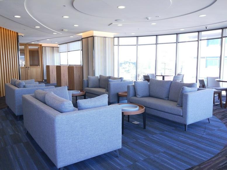 Wide-angle view of a bright common area at 186, Section 4, Fuxing Road, East District, Taichung City.