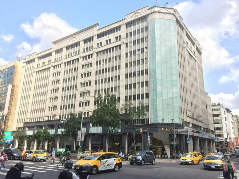 Exterior view of the white facade building at No. 221, Section 4, Zhongxiao East Road.