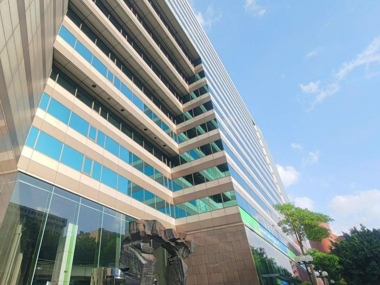 Exterior view of the glass-facade Hung Tai Center in Taipei