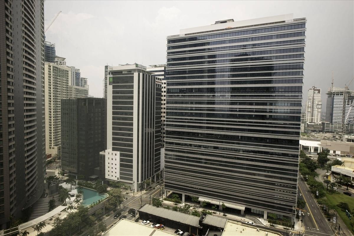 Exterior view of the high-rise building at Unit 10A, 26th Street in Bonifacio Global City.