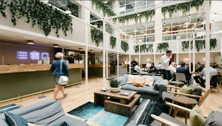 Large atrium lobby at 292 Yan'an Lu, Shangcheng, Hangzhou Zhejiang with sofas and hanging plants.